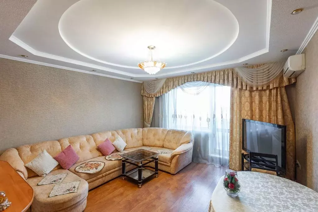 2-к кв. Омская область, Омск ул. 6-я Линия, 180 (75.0 м) - Фото 1