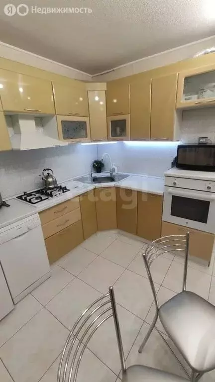 3-комнатная квартира: Усинск, Молодёжная улица, 8 (69.3 м) - Фото 1