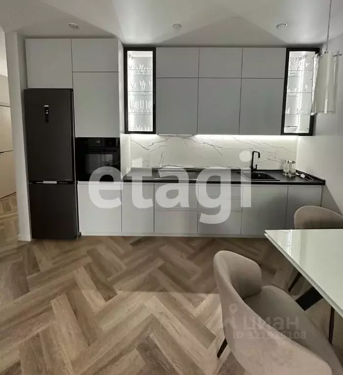 3-к кв. Красноярский край, Красноярск ул. Лесников, 25А (68.1 м) - Фото 0