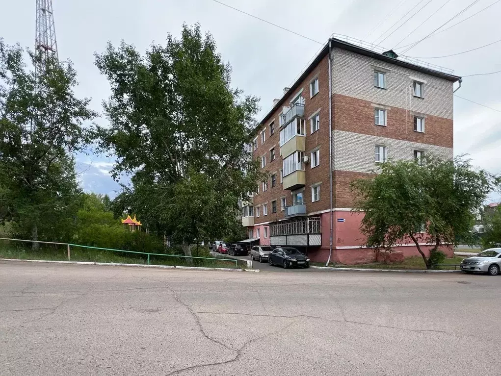 2-к кв. Бурятия, Улан-Удэ ул. Бабушкина, 23 (50.0 м) - Фото 2