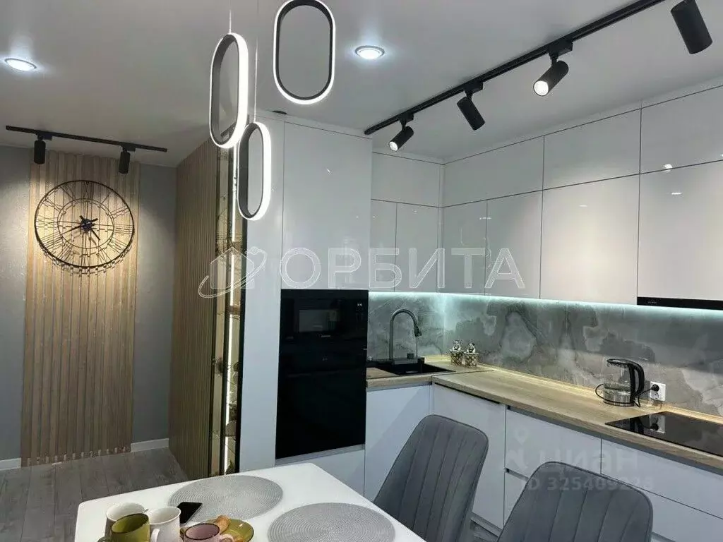 3-к кв. Тюменская область, Тюмень ул. Монтажников, 42А (86.9 м) - Фото 1