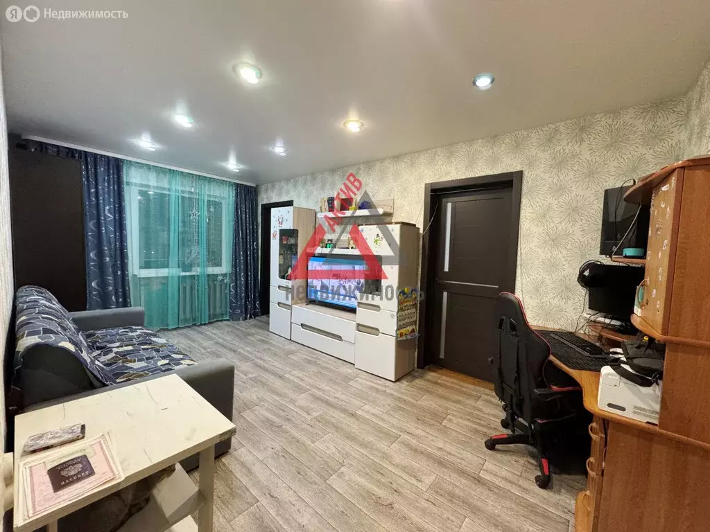 3-комнатная квартира: Каменск-Уральский, улица Шестакова, 30 (49.4 м) - Фото 1