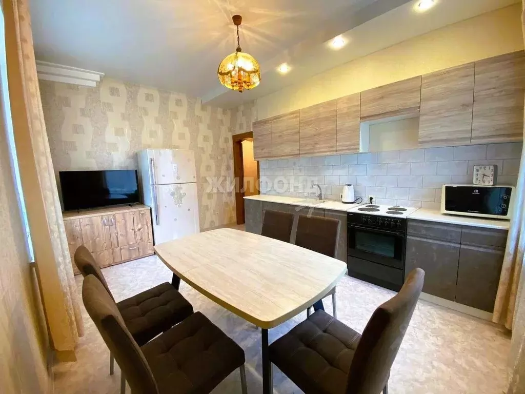 3-к кв. Новосибирская область, Новосибирск ул. Авиастроителей, 14 ... - Фото 0
