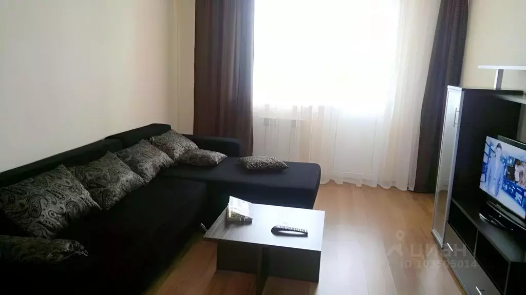 3-к кв. Оренбургская область, Оренбург Салмышская ул, 72 (100.0 м) - Фото 0