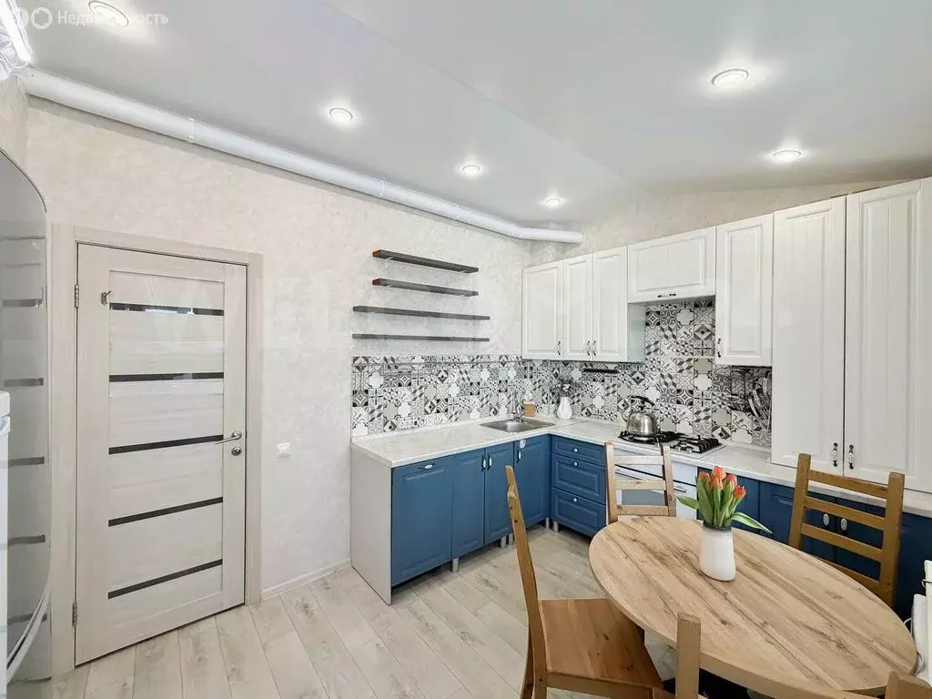 2-комнатная квартира: Чебоксары, улица Мичмана Павлова, 41 (68.2 м) - Фото 2