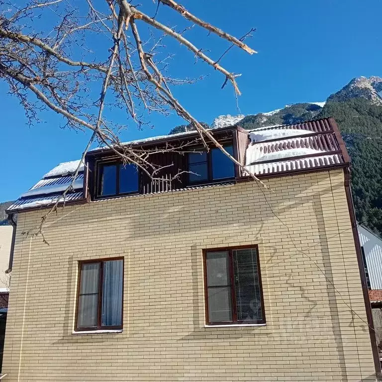 Дом в Карачаево-Черкесия, Теберда Карачаевский городской округ, ул. ... - Фото 0