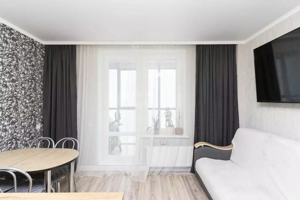 3-к кв. Тюменская область, Тюмень ул. Николая Никитина, 4 (69.7 м) - Фото 1