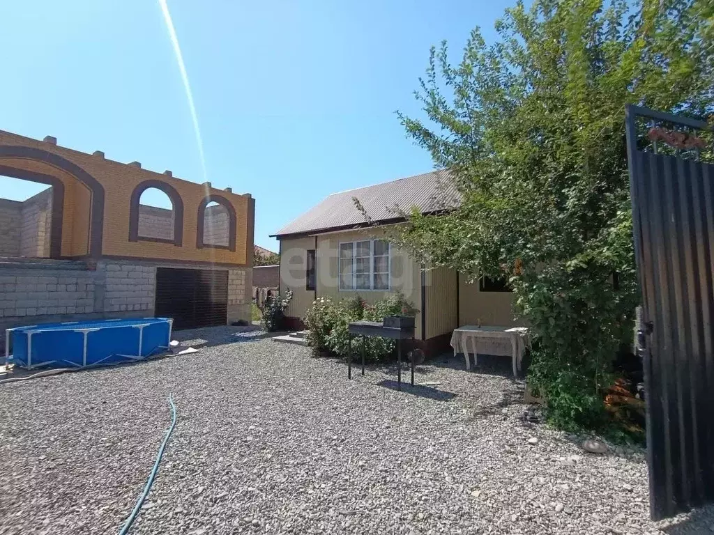 Дом в Ингушетия, Назрань ул. Халухоева (150 м) - Фото 1