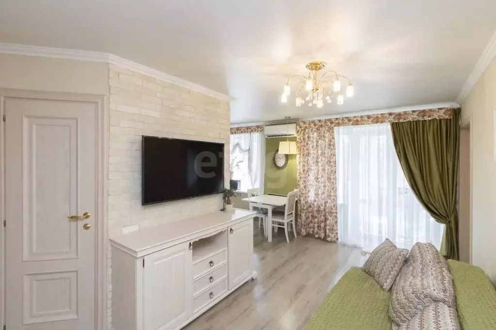 2-к кв. Тюменская область, Тюмень ул. Республики, 88 (42.5 м) - Фото 1