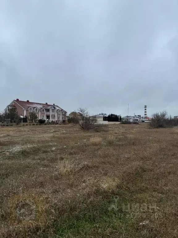 Участок в Крым, Евпатория городской округ, Заозерное пгт ул. Аллея ... - Фото 0