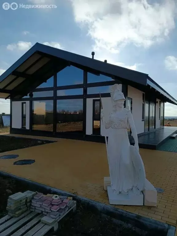 Дом в Черноморский район, село Окунёвка (110 м) - Фото 2