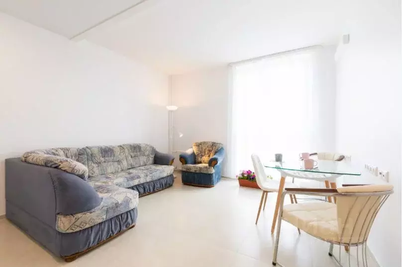 2-к кв. Московская область, Красногорск городской округ, Отрадное пгт ... - Фото 2