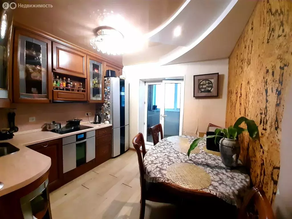 3-комнатная квартира: Уссурийск, улица Сергея Ушакова, 27 (65.1 м) - Фото 1