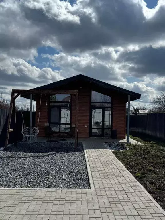 Дом в Белгородская область, Корочанский район, Погореловское с/пос, с. ... - Фото 1