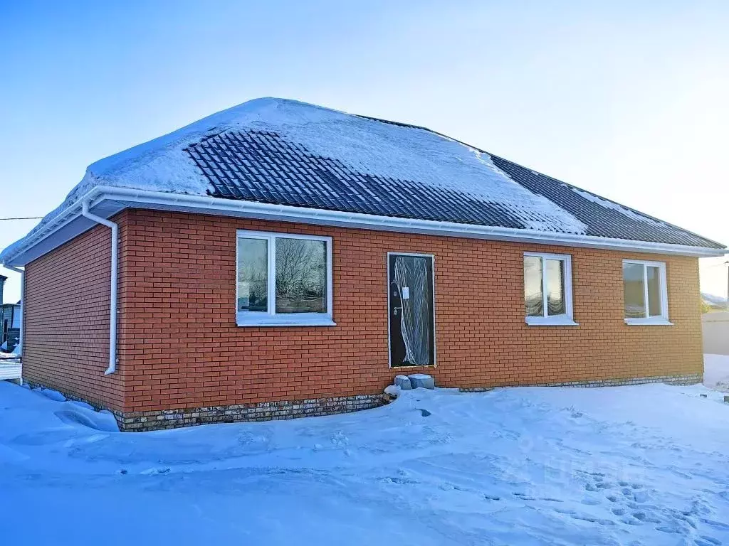 Дом в Омская область, Омский район, Богословское с/пос, с. ... - Фото 1