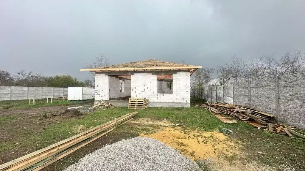 Дом в Крым, Симферопольский район, с. Урожайное ул. Гагарина (100 м) - Фото 1