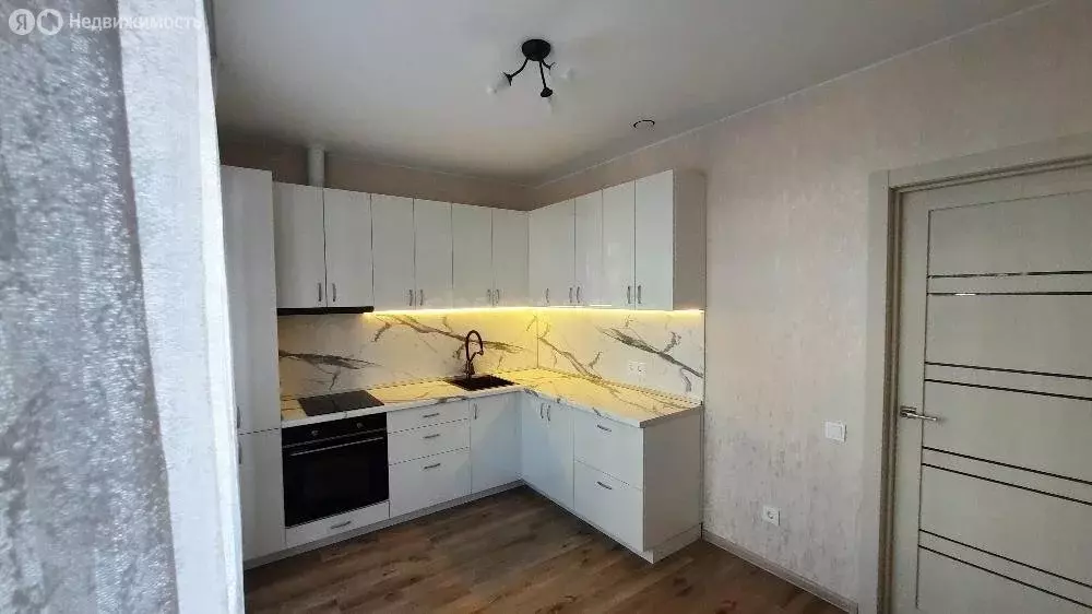 2-комнатная квартира: Севастополь, улица Токарева, 18Г (72 м) - Фото 1