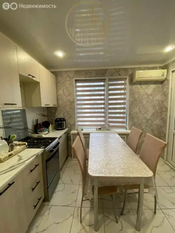 2-комнатная квартира: Пятигорск, улица Бутырина, 2 (55 м) - Фото 1