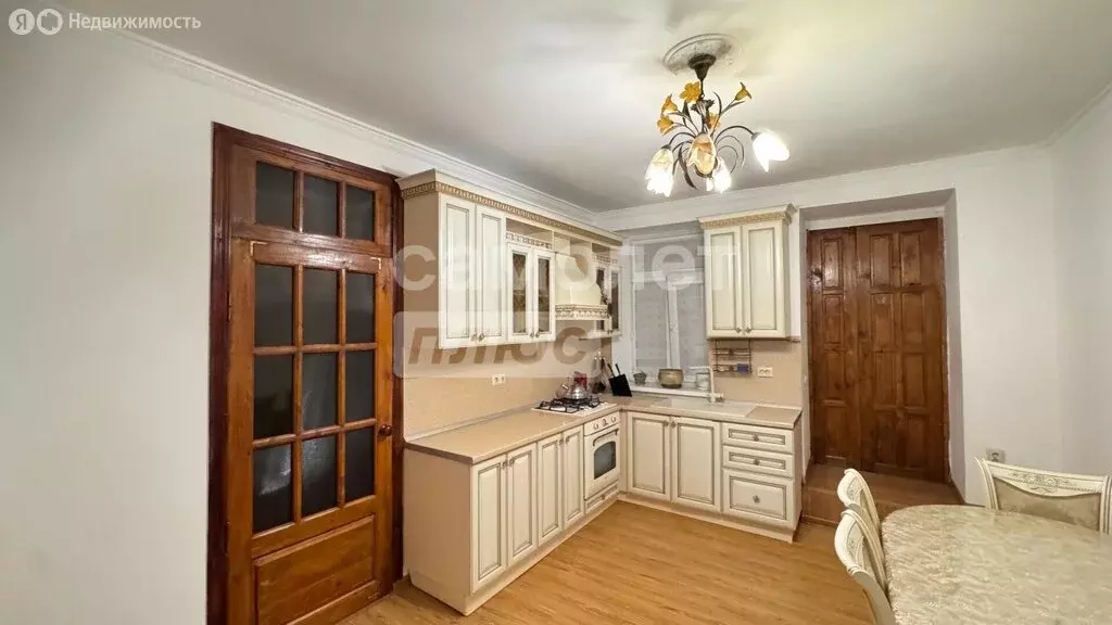 3-комнатная квартира: Махачкала, улица Заманова, 32 (68 м) - Фото 1