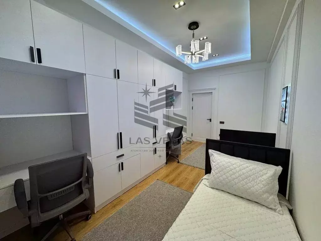 3-к кв. Санкт-Петербург ул. Парфеновская, 6к2 (80.0 м) - Фото 1