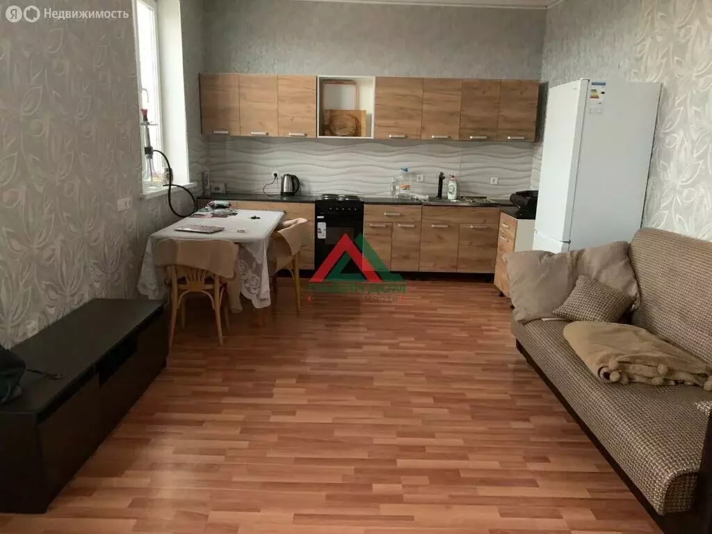 4-комнатная квартира: посёлок городского типа Энем, улица Горького, ... - Фото 1