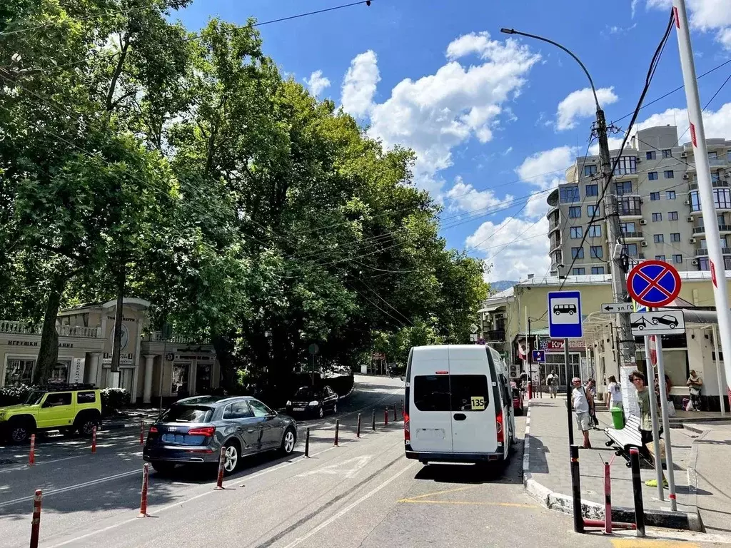 Торговая площадь в Крым, Ялта ул. Ломоносова, 1 (93 м) - Фото 1