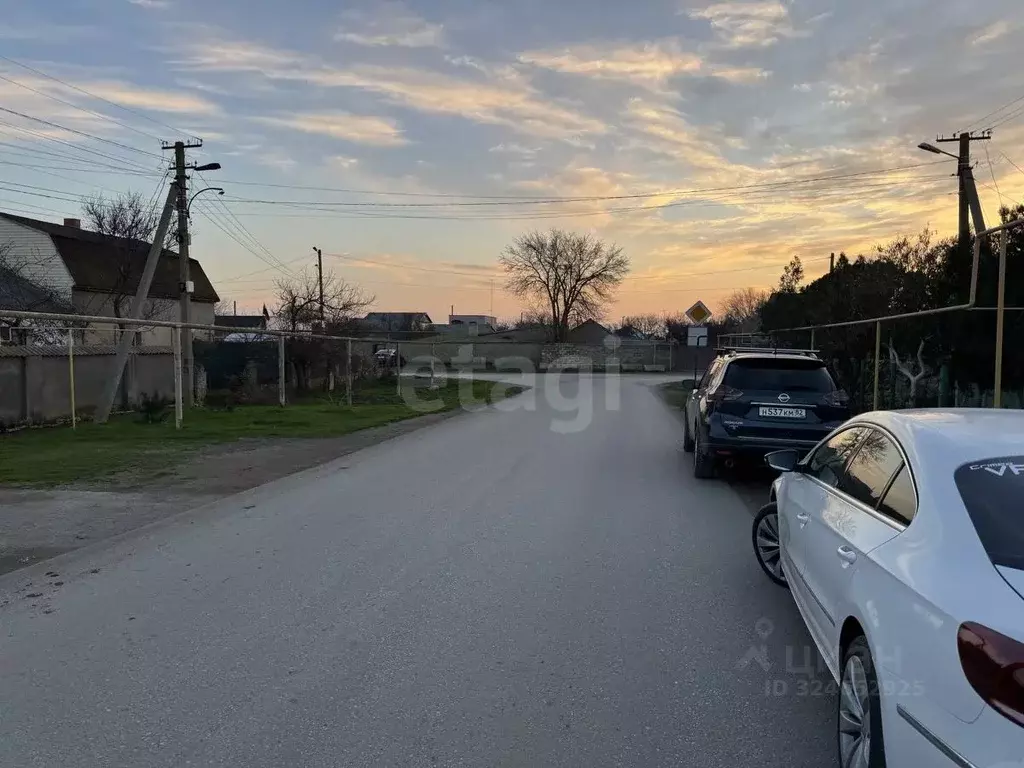 Участок в Крым, Сакский район, с. Молочное  (9.18 сот.) - Фото 1