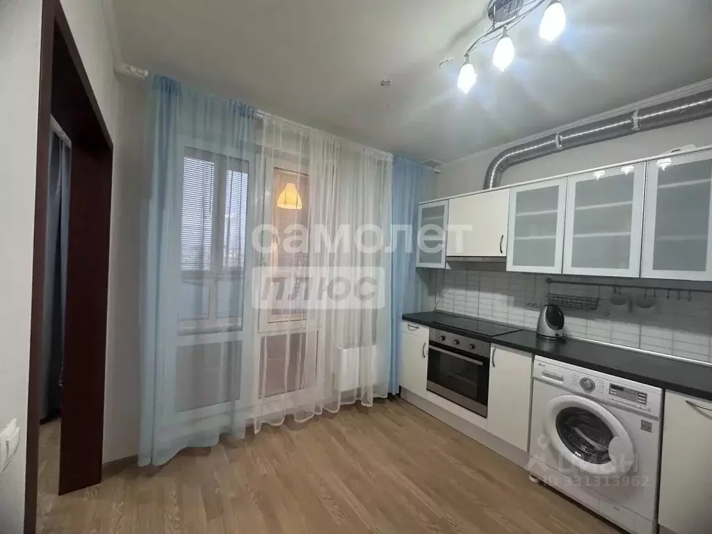2-к кв. Тюменская область, Тюмень ул. Николая Зелинского, 19 (61.4 м) - Фото 0