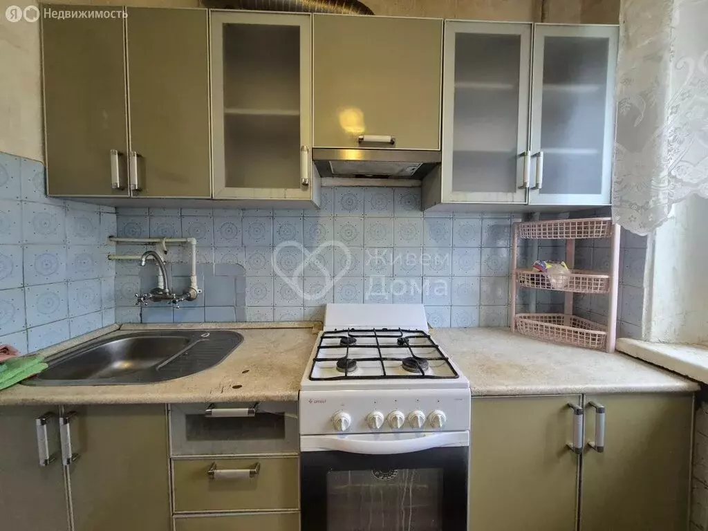 3-комнатная квартира: Волгоград, улица Батова, 10 (43 м) - Фото 1