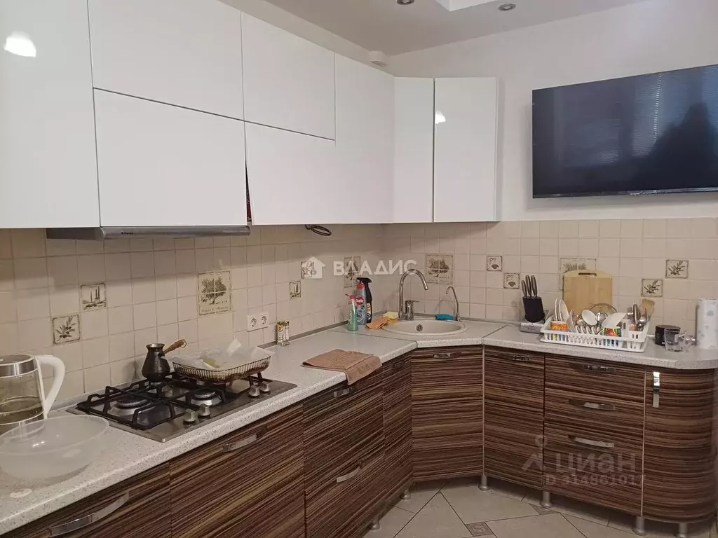 2-к кв. Волгоградская область, Волгоград ул. Базарова, 8 (65.2 м) - Фото 0