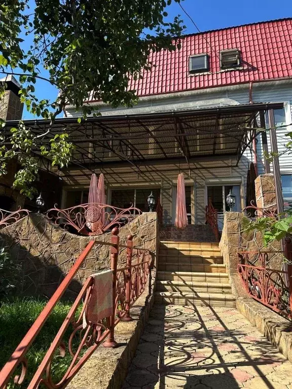 Дом в Ставропольский край, Кисловодск Черкасская ул., 8Б (450 м) - Фото 0