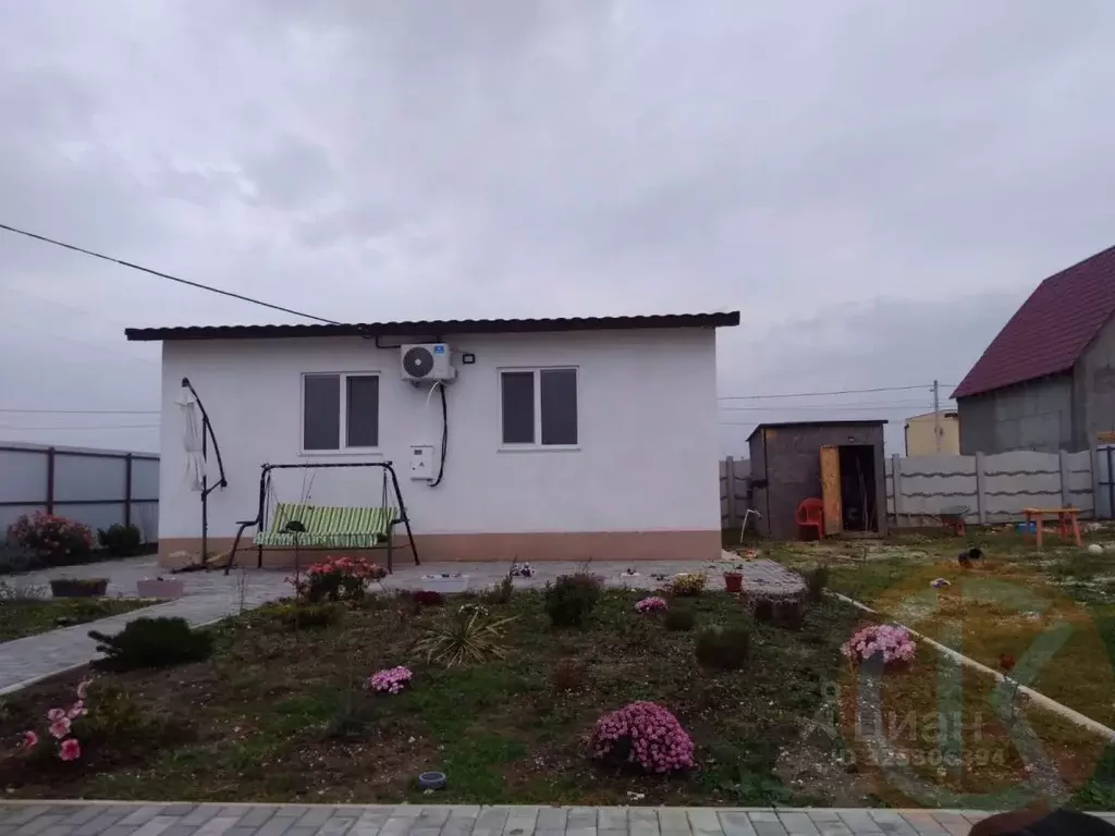 Дом в Крым, Сакский район, с. Молочное ул. Токарева, 1 (50 м) - Фото 1