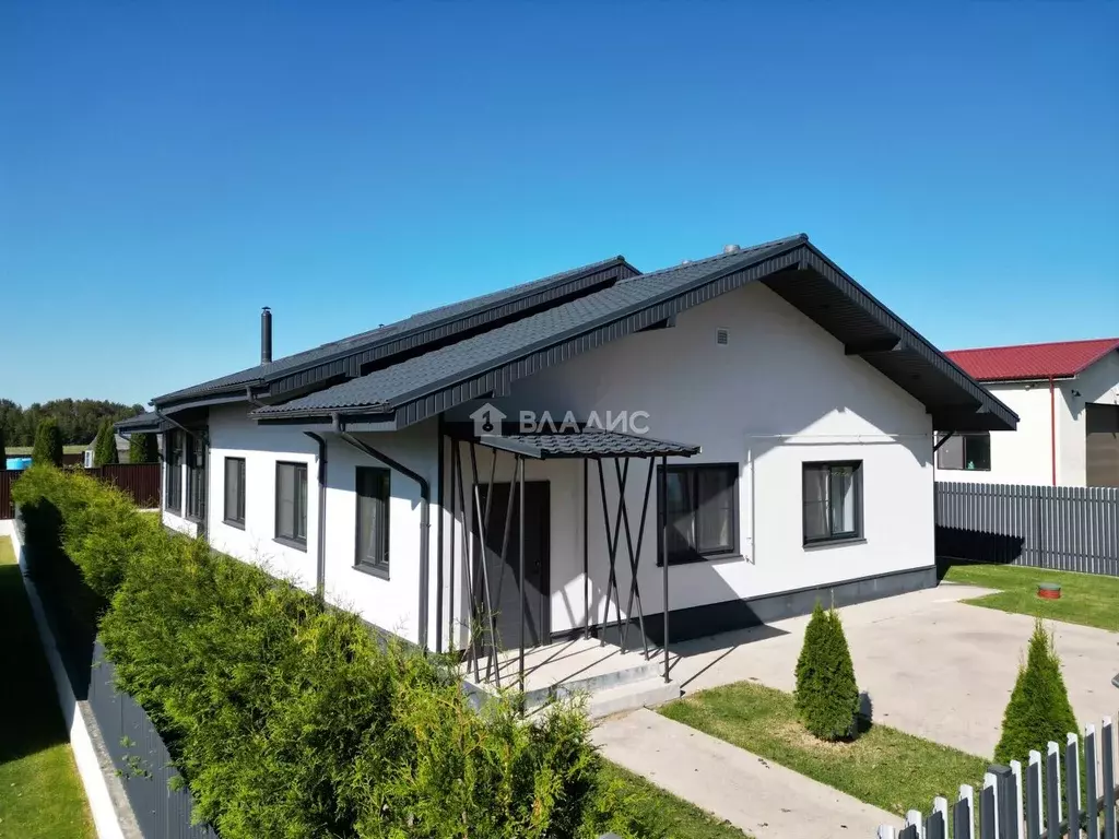 Дом в Калужская область, Жуковский район, Истье с/пос, д. Акатово ул. ... - Фото 1