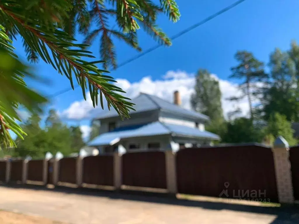 Дом в Ленинградская область, Луга  (202 м) - Фото 1