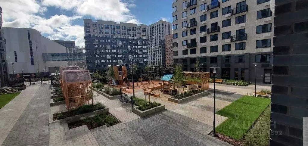 2-к кв. Тюменская область, Тюмень ул. Новоселов, 100 (56.7 м) - Фото 1