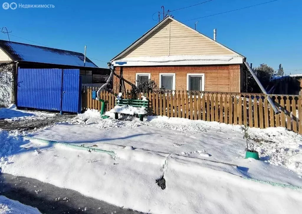 Дом в Омская область, рабочий посёлок Марьяновка, улица Карла ... - Фото 2