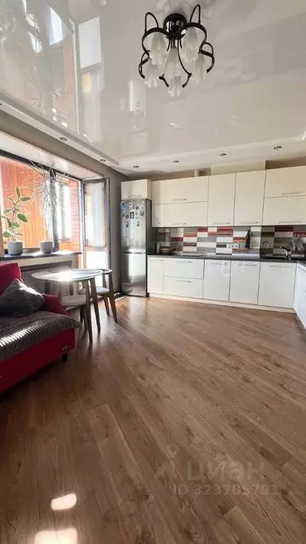 2-к кв. Омская область, Омск просп. Комарова, 22к1 (57.8 м) - Фото 1