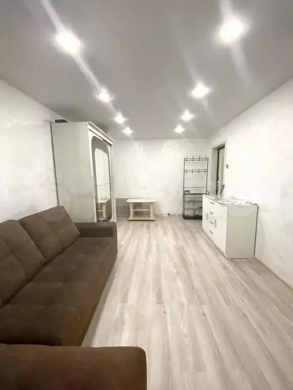Комната 17,6 м в 5-к., 2/5 эт. - Фото 1