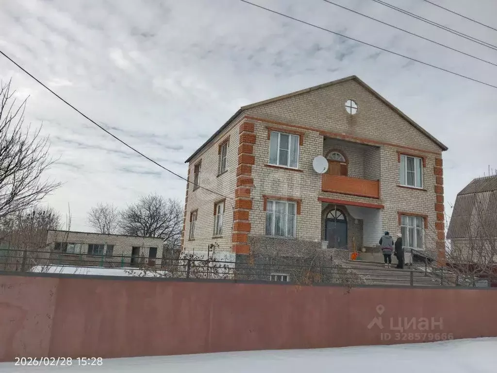 Дом в Белгородская область, Валуйки Центральная ул., 38 (217 м) - Фото 1