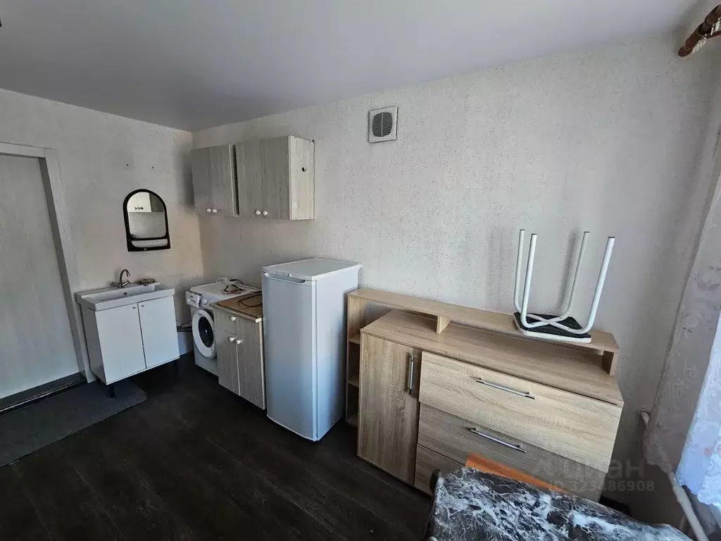 Комната Омская область, Омск ул. 10 лет Октября, 145А (13.0 м) - Фото 2