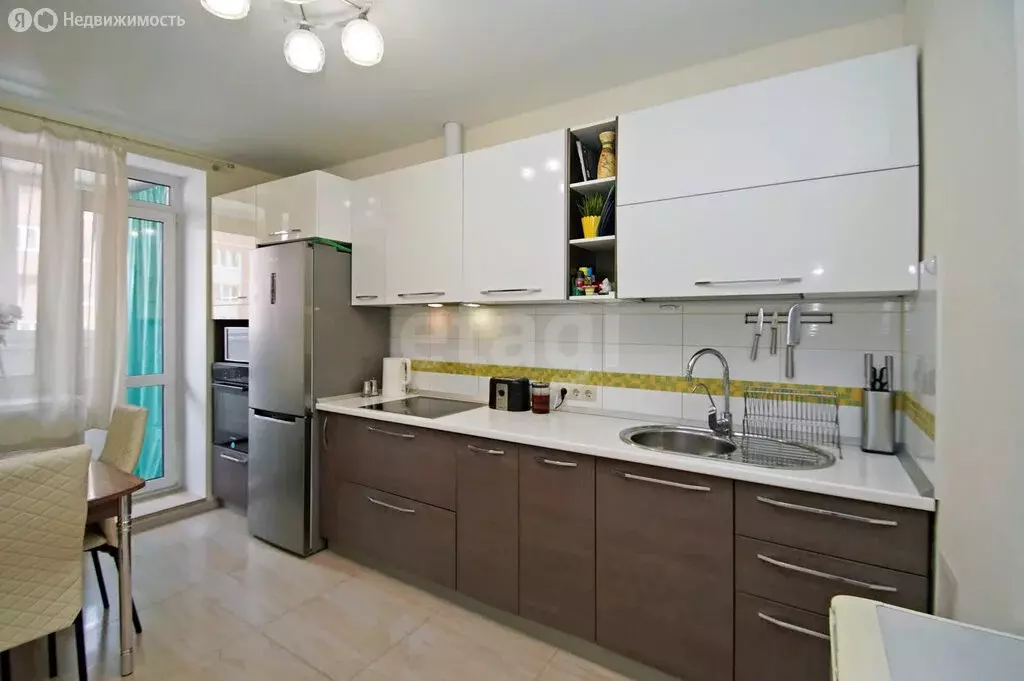 2-комнатная квартира: Омск, улица 1-ой Красной Звезды, 81 (64.1 м) - Фото 2