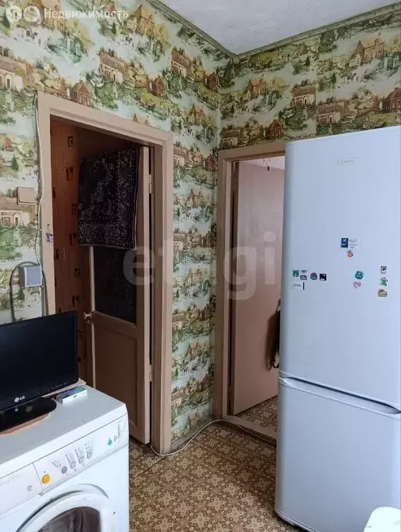 2-комнатная квартира: Омск, микрорайон Городок Нефтяников, улица 19-го ... - Фото 2