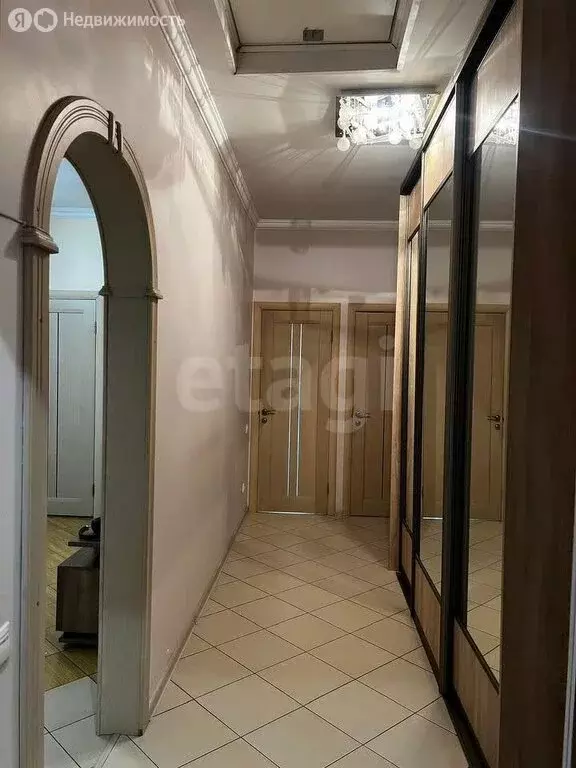 2-комнатная квартира: Калининград, улица Виктора Гакуна, 9 (70 м) - Фото 0