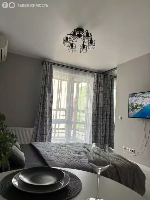 Квартира-студия: Тюмень, улица Ю.-Р.Г. Эрвье, 24к2 (30 м) - Фото 1