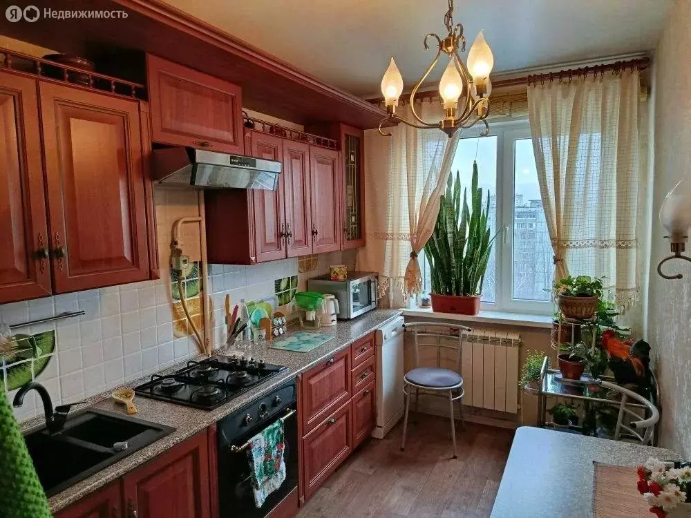 3-комнатная квартира: Волгоград, район Семь Ветров, бульвар 30-летия ... - Фото 1