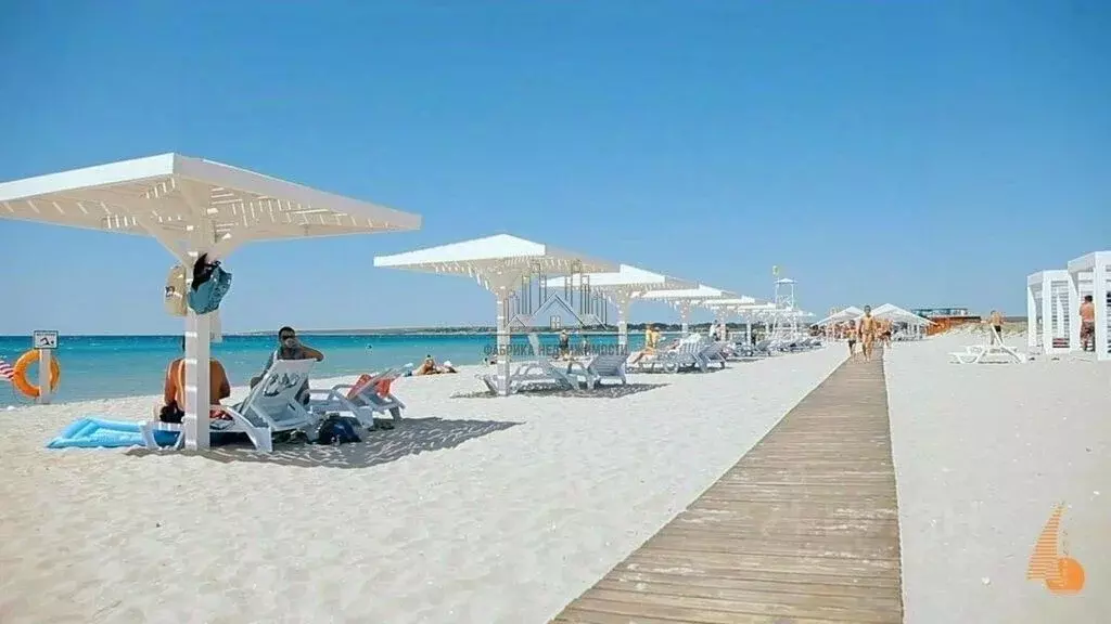 2-к кв. Крым, Евпатория городской округ, Заозерное пгт ул. Аллея ... - Фото 1