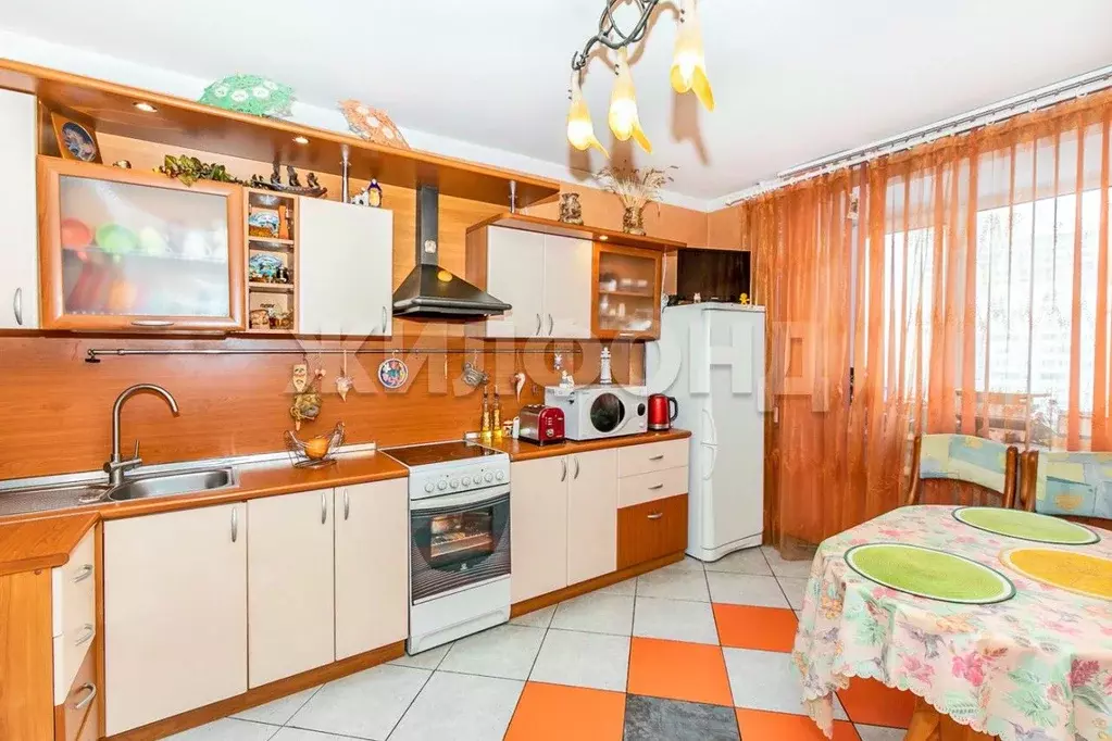3-к кв. Новосибирская область, Новосибирск ул. Мичурина, 18/1 (95.4 м) - Фото 0