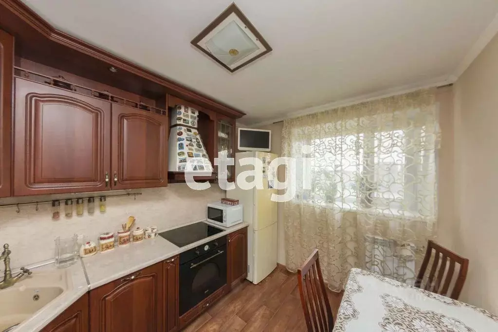 4-к кв. Тюменская область, Тюмень ул. 30 лет Победы, 144 (73.3 м) - Фото 1