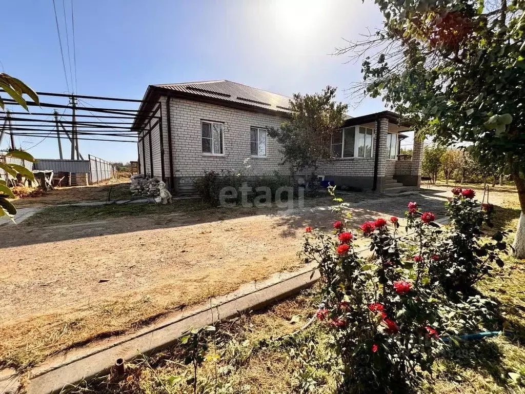 Дом в Астраханская область, Камызякский район, с. Никольское ... - Фото 2