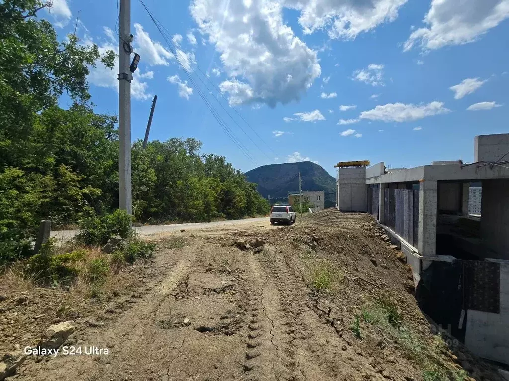 Участок в Крым, Алушта муниципальный округ, Партенит пгт ул. ... - Фото 1